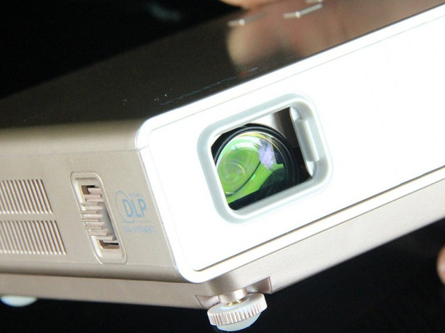 2017�겻���r ΢��ͶӰ�C(j��)�r���(zh��n)�x܇�� 